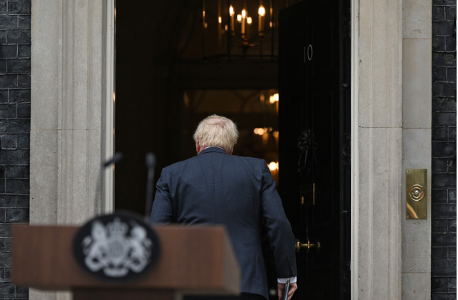 Renuncia Boris Johnson como primer ministro de Reino Unido: caída brutal tras 3 años en el poder