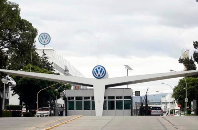 VW acuerda con sindicato aumento salarial de 11 %
