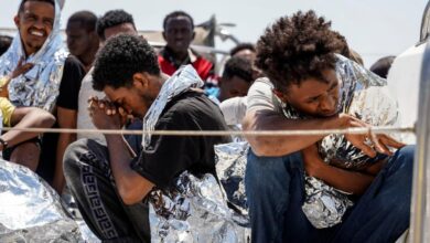 Buscan a unos 50 migrantes que naufragaron en mar Egeo en Grecia