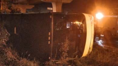 Volcadura de autobús en la México-Puebla deja 42 lesionados