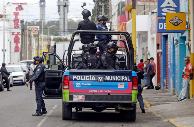 Ayuntamiento de Puebla clausura locales de autopartes en La Resurrección