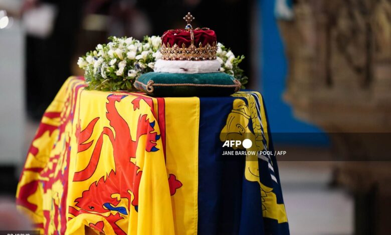 Despedida con honores, Isabel II llega a su última morada