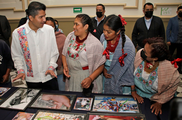 Eduardo Rivera entrega 31 cheques del programa Fomento a Proyectos Comunitarios
