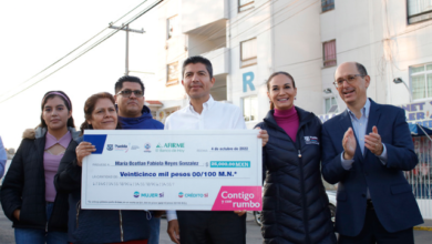 Eduardo Rivera entrega cheque número 950 de programa Créditos Contigo