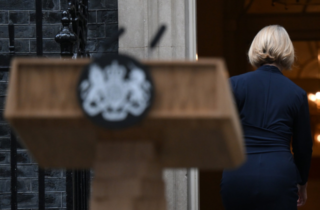 La primera ministra británica Liz Truss anuncia su dimisión
