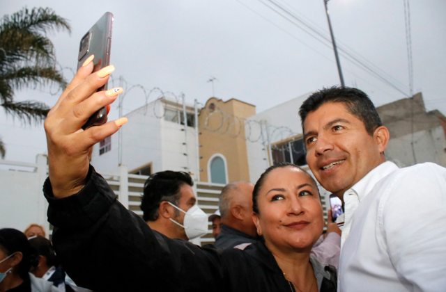 Eduardo Rivera inaugura rehabilitación de calles en Granjas de Puebla