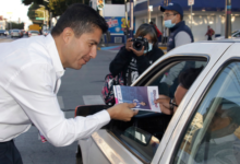 Eduardo Rivera realiza volanteo para difundir obras de su Gobierno