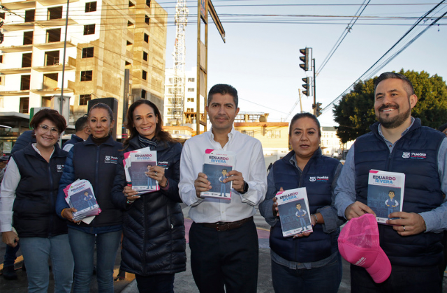 Eduardo Rivera realiza volanteo para difundir obras de su Gobierno 