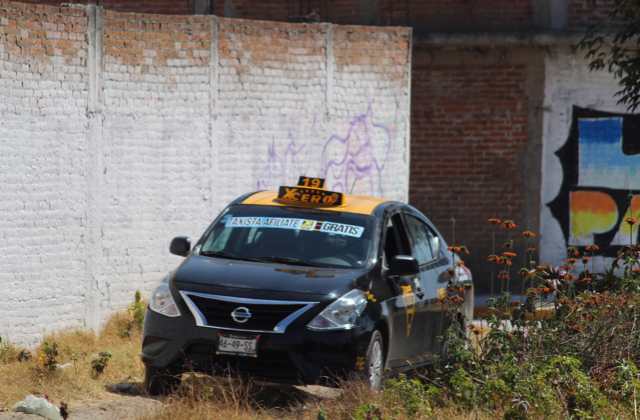 Despojan a taxista de su unidad de trabajo en Tecamachalco