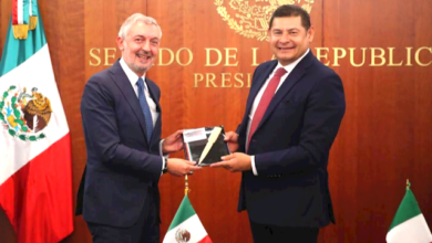 Alejandro Armenta recibe a Luigi de Chiara, embajador de Italia en México