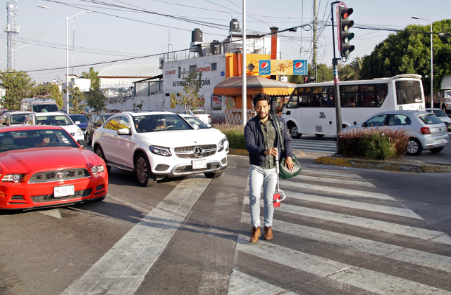 Dan mantenimiento a red semafórica de autopista México-Puebla a bulevar Norte