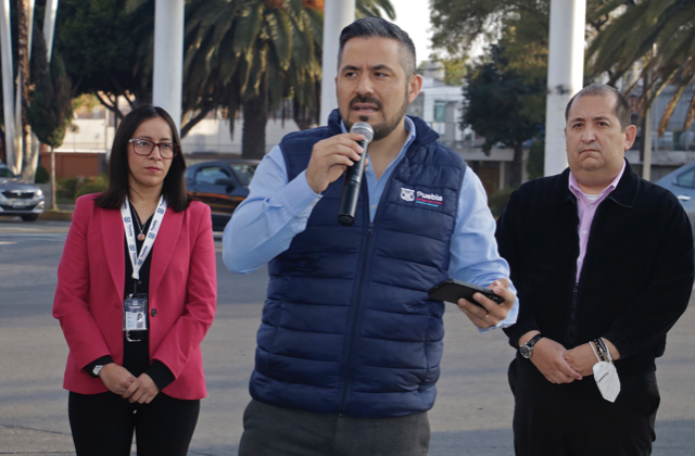Dan mantenimiento a red semafórica de autopista México-Puebla a bulevar Norte