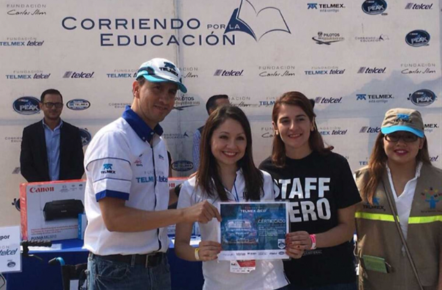 Smdif Puebla y Fundación Telmex entregan apoyos de “Corriendo por la Educación”