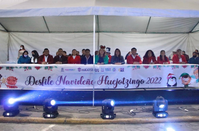 Cientos de familias disfrutan de Desfile Navideño 2022 en Huejotzingo