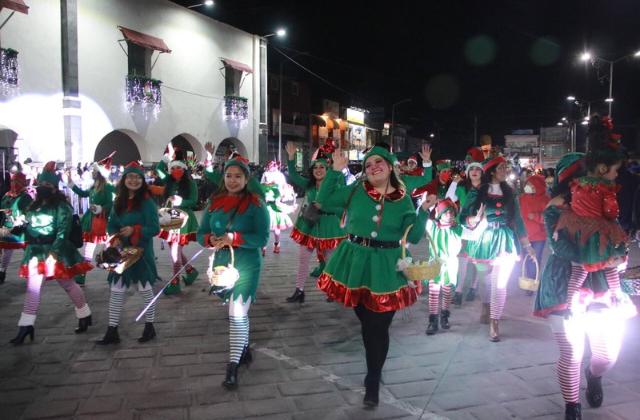 Cientos de familias disfrutan de Desfile Navideño 2022 en Huejotzingo