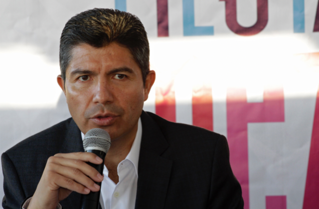 Eduardo Rivera se disculpa por declaraciones sobre víctimas de Totimehuacan