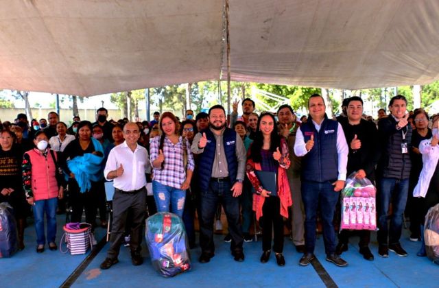 Ayuntamiento de Puebla entrega apoyos de programa Navidad Feliz