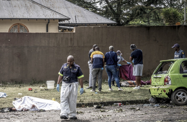 Ya son 26 los muertos por explosión de camión cisterna en Sudáfrica