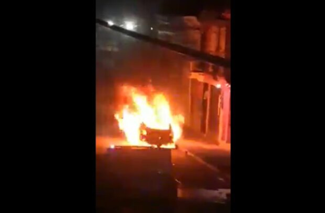 Incendian camioneta en la colonia Lomas de San Miguel