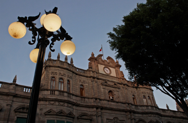 Ayuntamiento de Puebla repara 17 luminarias vandalizadas