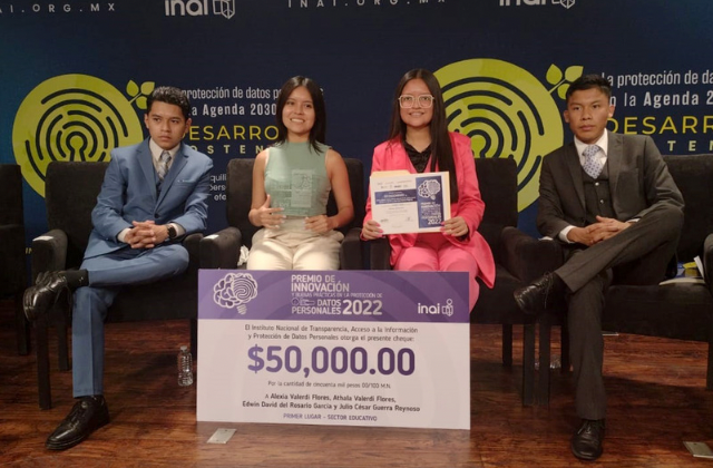 Estudiantes de la BUAP ganan premio a la innovación del INAI
