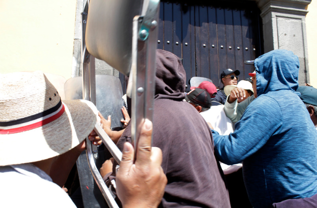 No se permitirán disturbios: Céspedes tras protesta violenta en Casa Aguayo