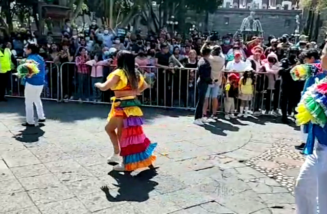 Mil 800 danzantes engalanan noveno festival de huehues