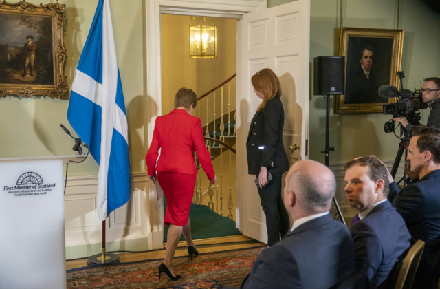  Dimite la primera ministra escocesa, Nicola Sturgeon, para sorpresa de todos