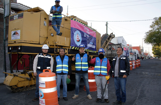 Entrega Eduardo Rivera calle Hermanos Serdán en Guadalupe Hidalgo