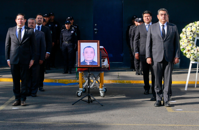 Rinden homenaje a Arturo Núñez, policía que murió en cumplimiento del deber