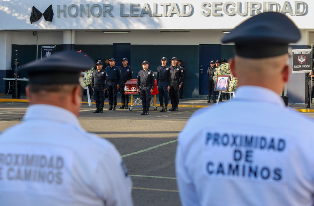 Rinden homenaje a Arturo Núñez, policía que murió en cumplimiento del deber