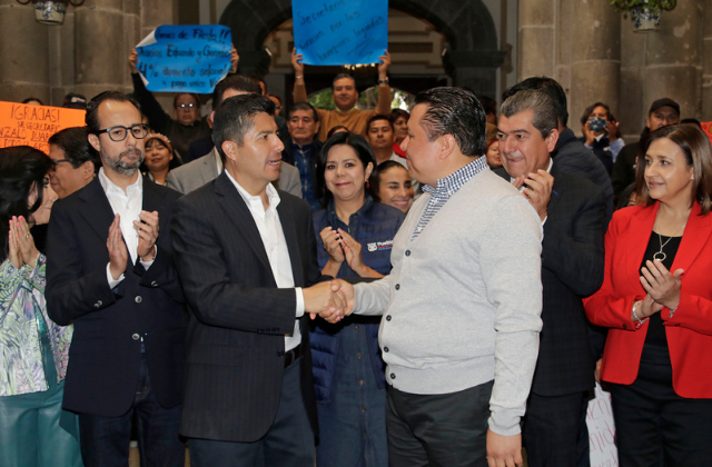 Eduardo Rivera anuncia aumento de 4 % directo a trabajadores del ayuntamiento