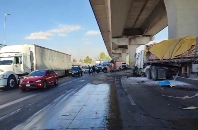 Carambola de 5 autos en Villa Frontera deja autos volcados y caos vial