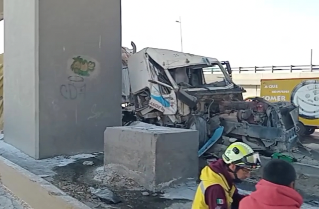 Carambola de 5 autos en Villa Frontera deja autos volcados y caos vial