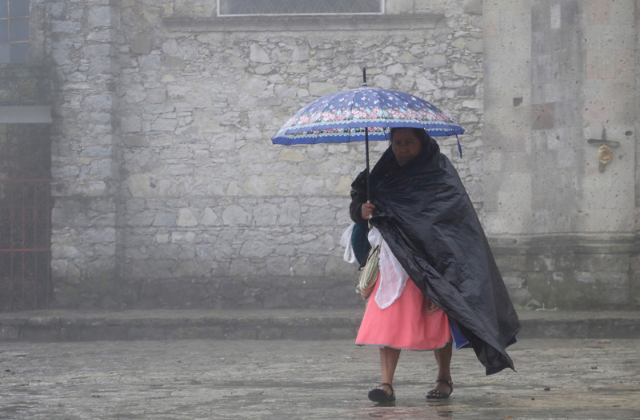Afectan lluvias torrenciales y fuertes vientos a 10 municipios de Puebla