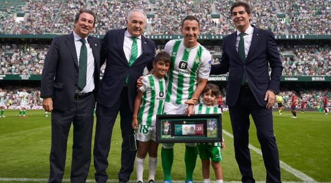Real Betis realiza homenaje a Andrés Guardado