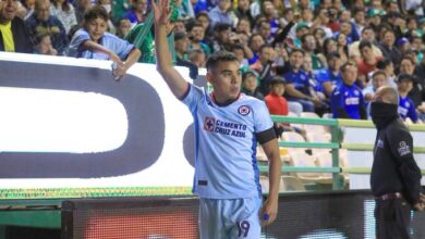 Tras un apagón, el líder Cruz Azul vence al León en el fútbol mexicano