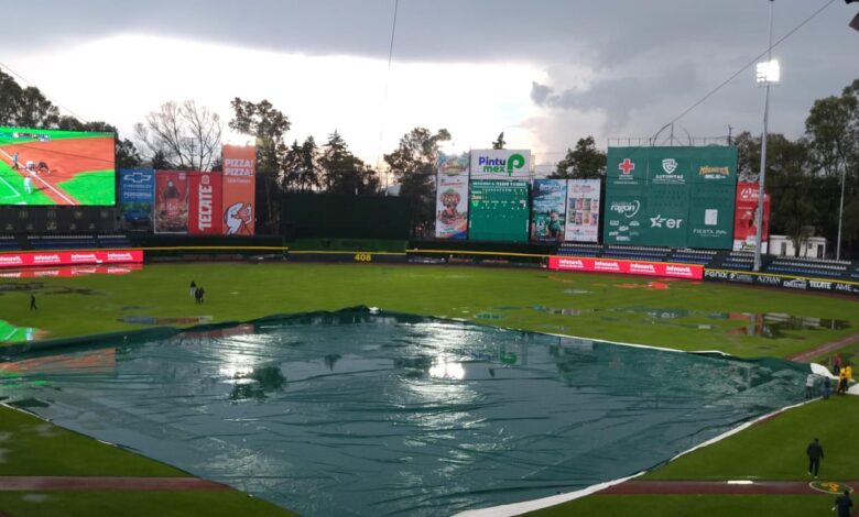 Tras jugarse dos entradas completas, con la pizarra 3-1 a favor de los Conspiradores de Querétaro, el Dios Tláloc desató su furia