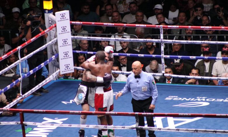 Floyd Mayweather vence a John Gotti en pelea de exhibición en Ciudad de México