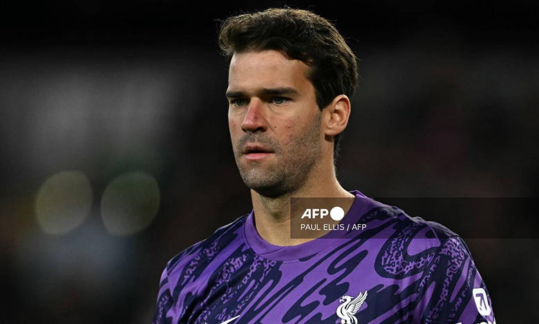 Seis semanas de baja para guardameta brasileño Alisson Becker