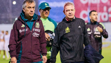 México pierde (0-2) ante Honduras ¡y Javier Aguirre sale lastimado!