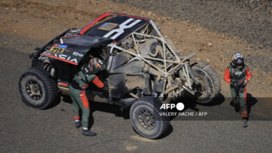 Un accidente arruina el Dakar a Loeb, Santolino da la primera victoria a España