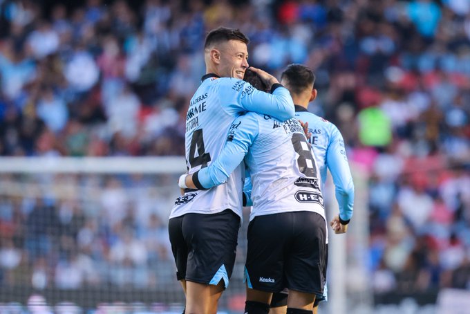 Querétaro vence con apuro a los Pumas en el fútbol mexicano