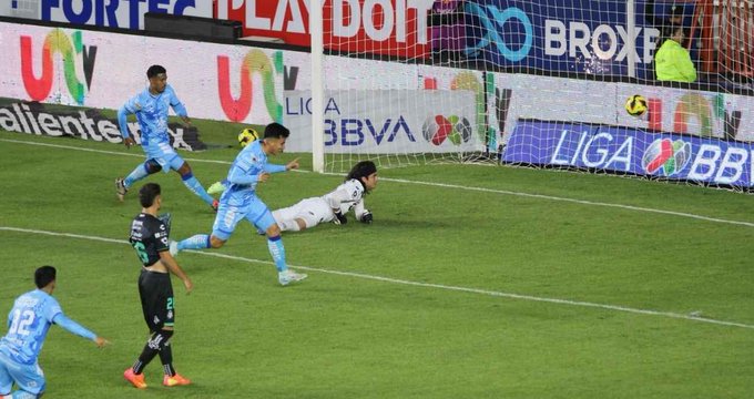 Pachuca vence al Santos en el cierre de jornada del fútbol mexicano