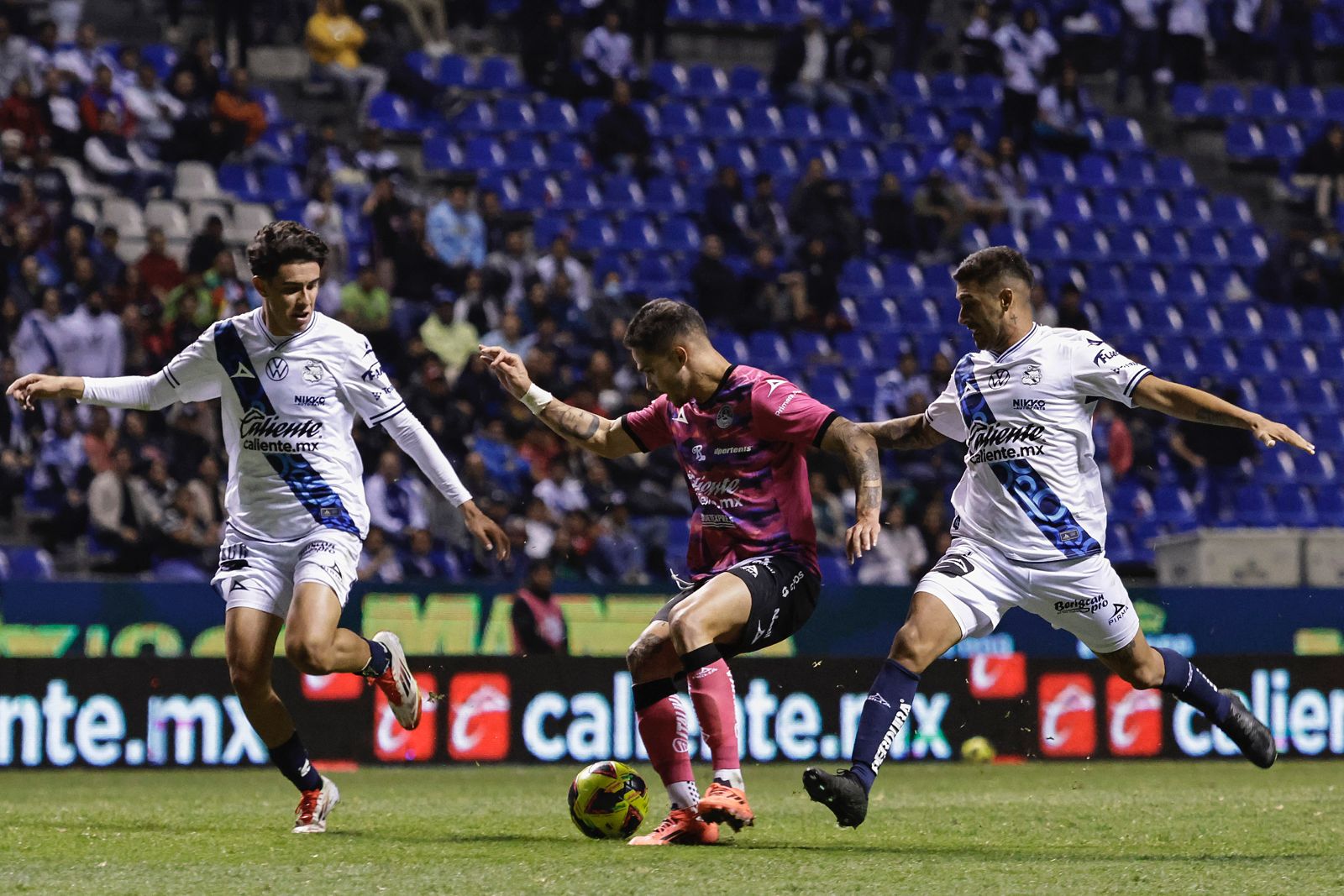 Club Puebla, oscuridad en casa; cae ante Mazatlán