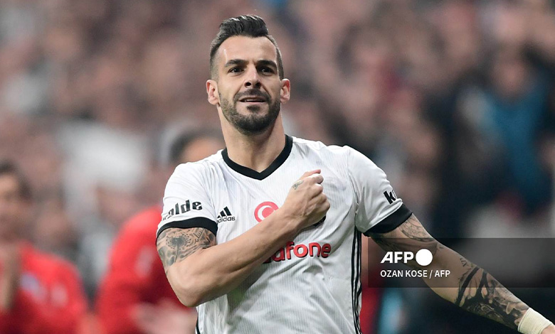 El antiguo internacional español Álvaro Negredo anuncia su retirada