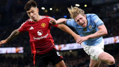Old Trafford acoge un derbi de Mánchester lleno de urgencias