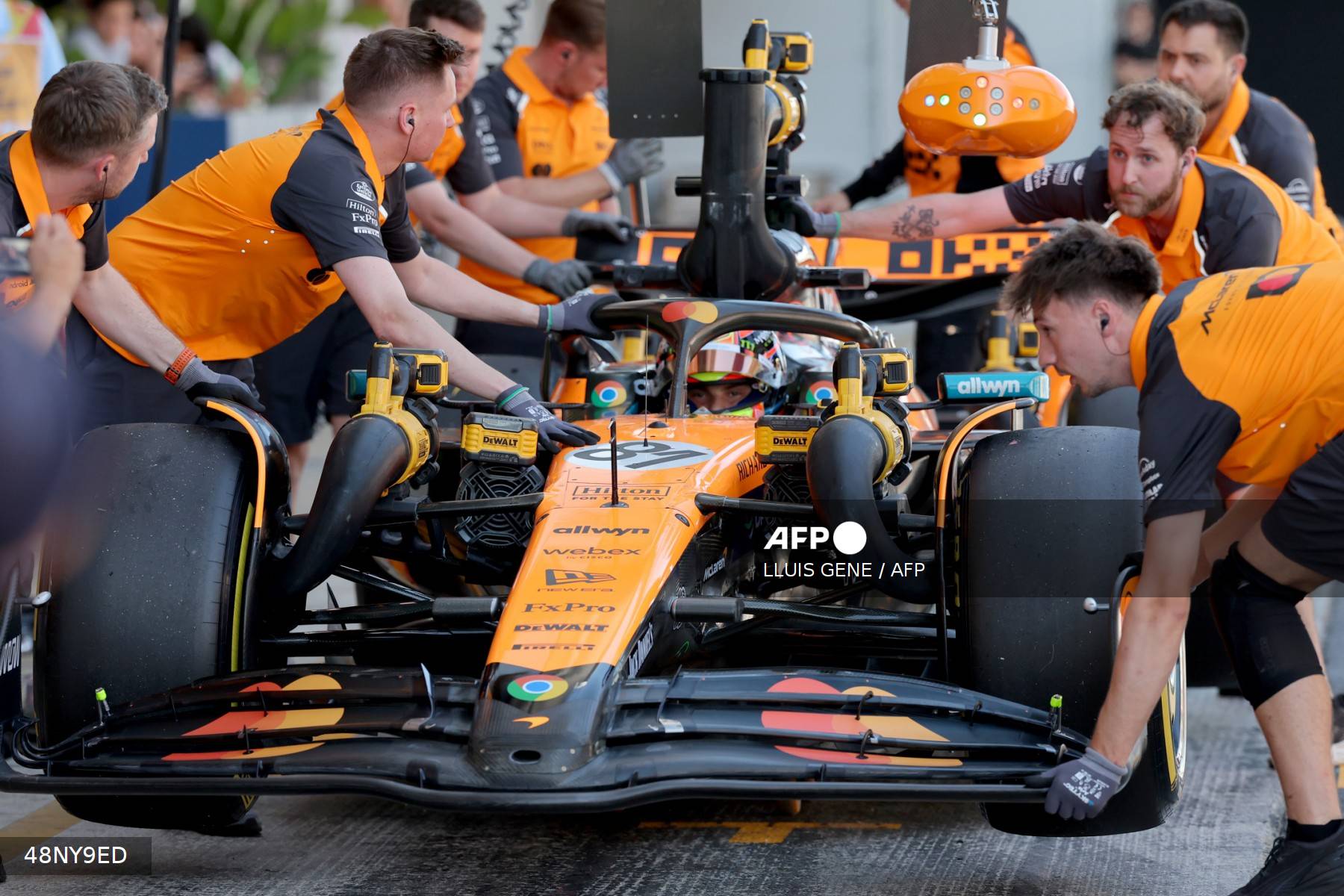 Piastri y McLaren dominan el día de ensayos libres en Montmeló