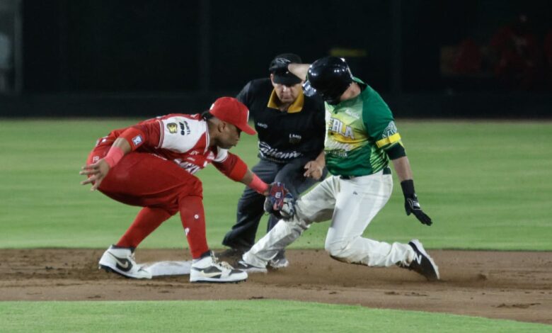 Diablos Rojos del México evita la limpia ante Pericos de Puebla