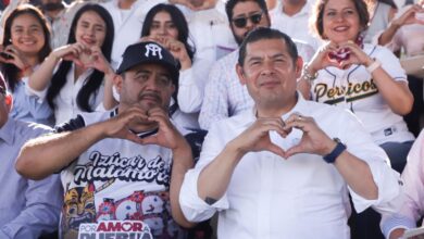 Alejandro Armenta asiste a juego de Liga Metropolitana AA en Izúcar de Matamoros